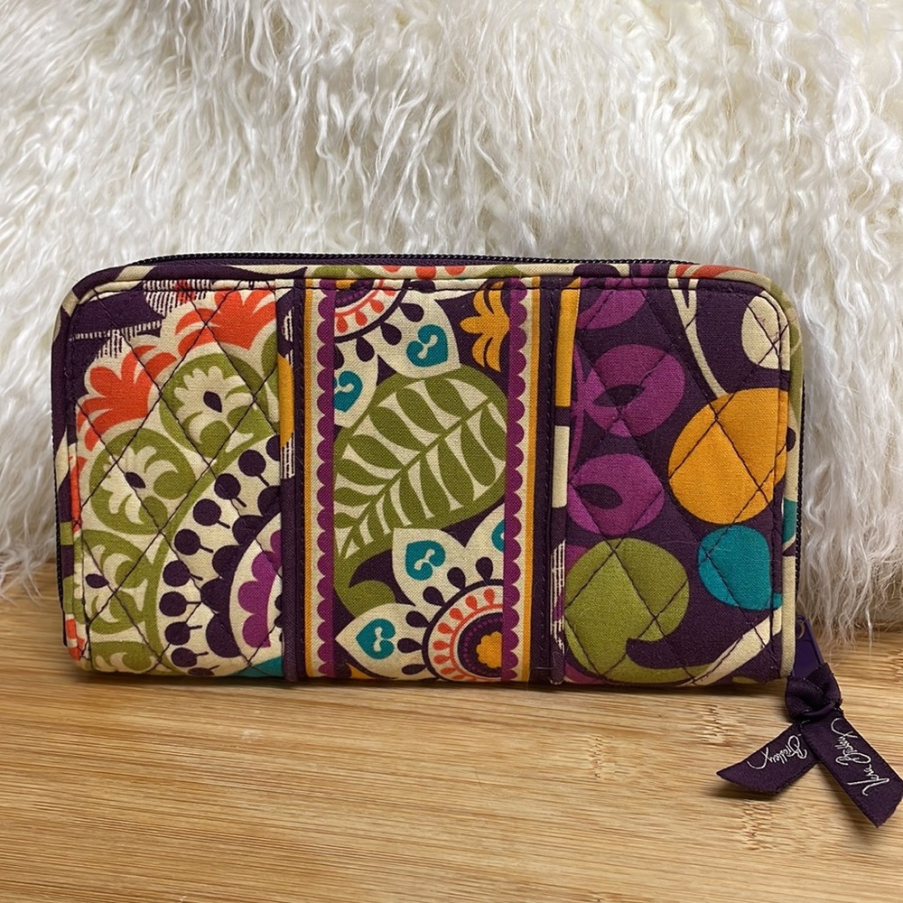 VERA BRADLEY // PLUM CRAZY Zippy Quilted Cloth Accordion Wallet EUC - Picture 4 of 9